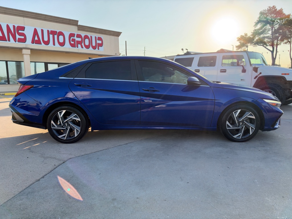 Photo 11 of this HYUNDAI ELANTRA