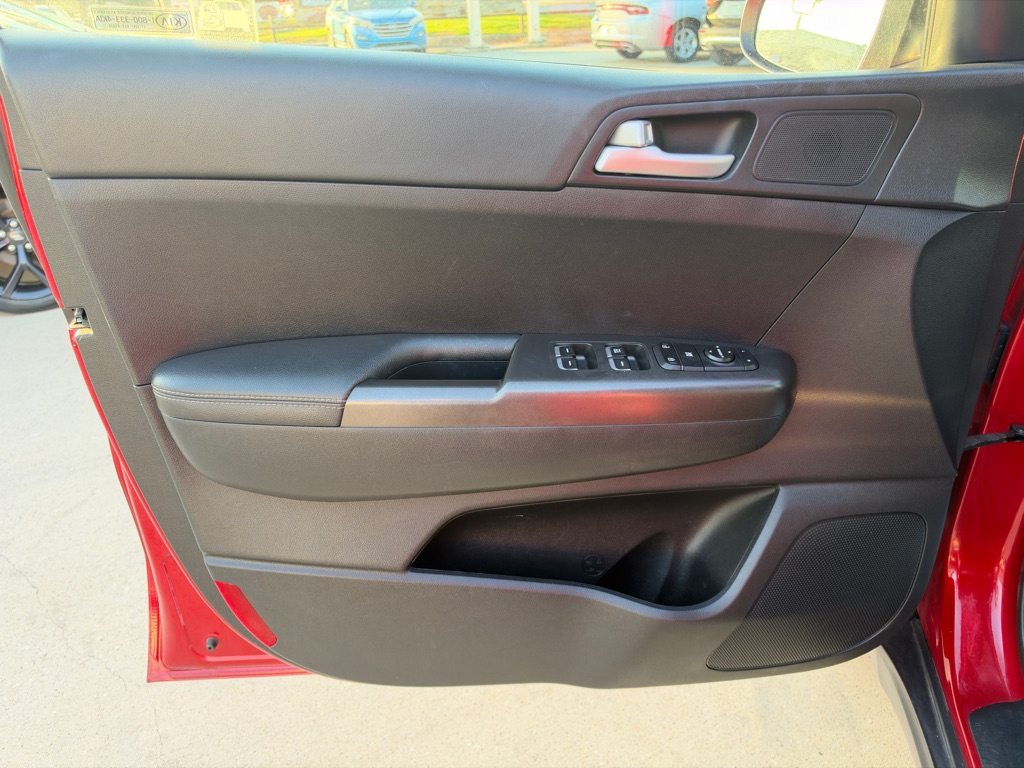 Photo 24 of this KIA SPORTAGE
