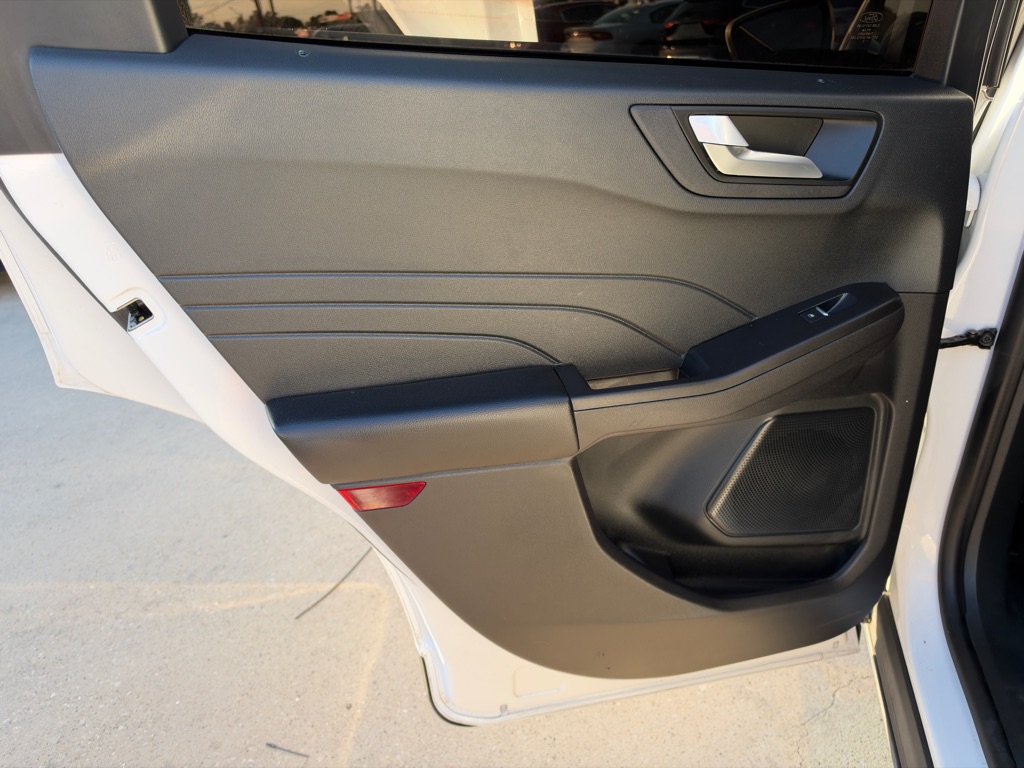 Photo 13 of this FORD ESCAPE