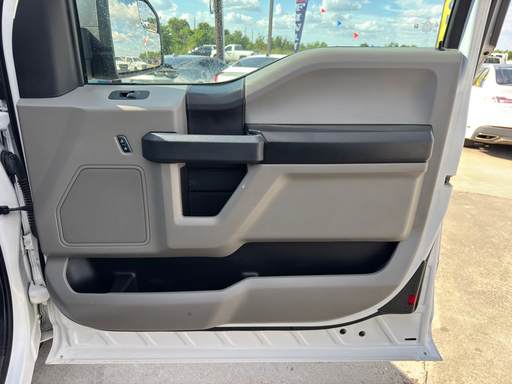 Photo 21 of this FORD F-150