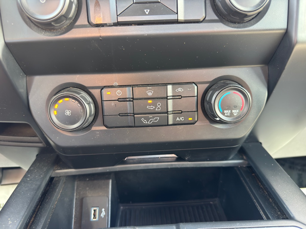 Photo 28 of this FORD F-150