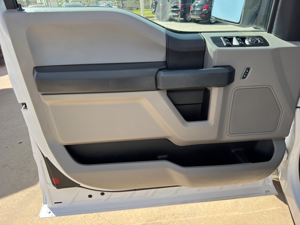 Photo 24 of this FORD F-150