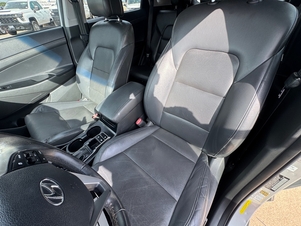Photo 22 of this HYUNDAI TUCSON