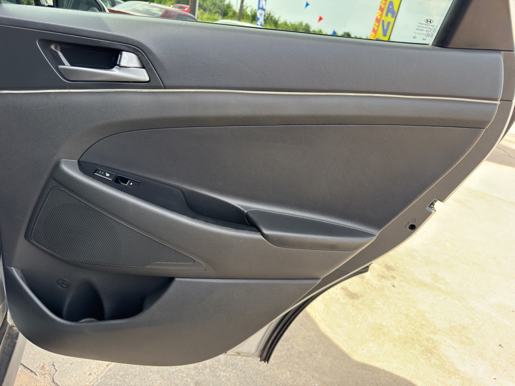 Photo 18 of this HYUNDAI TUCSON