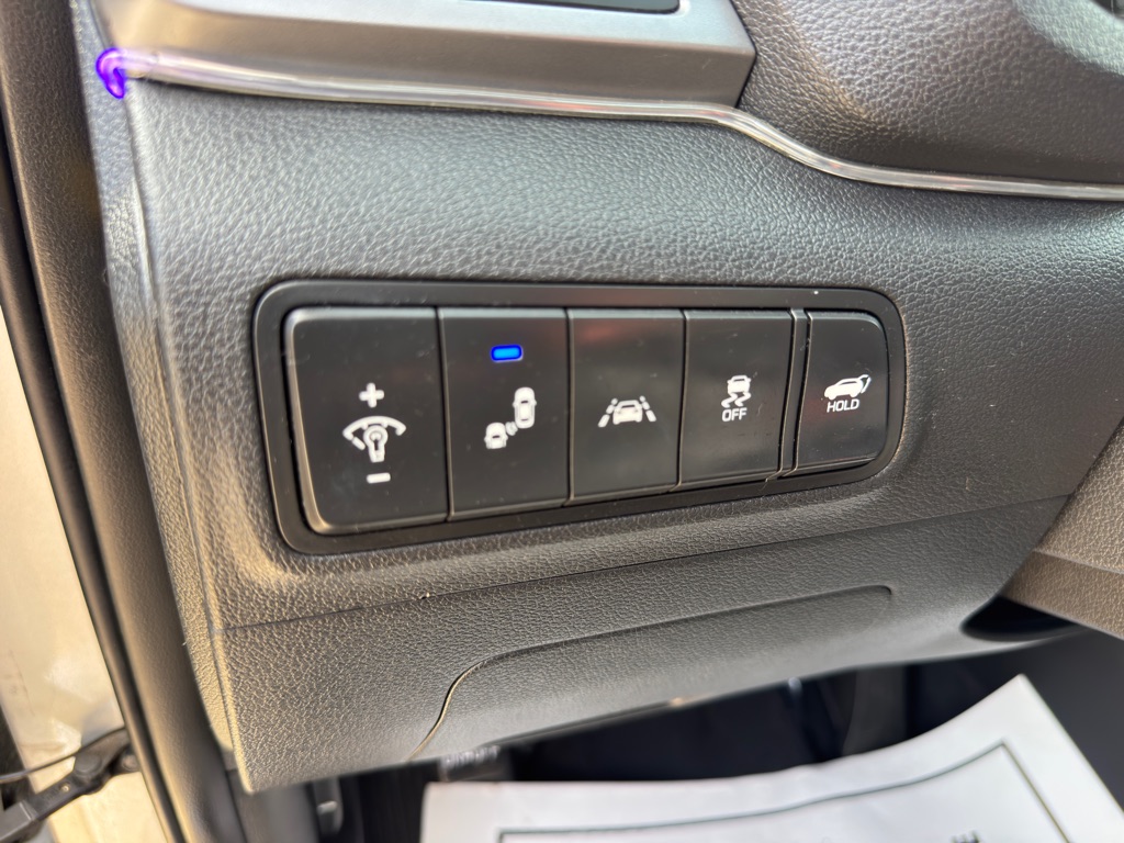 Photo 25 of this HYUNDAI TUCSON
