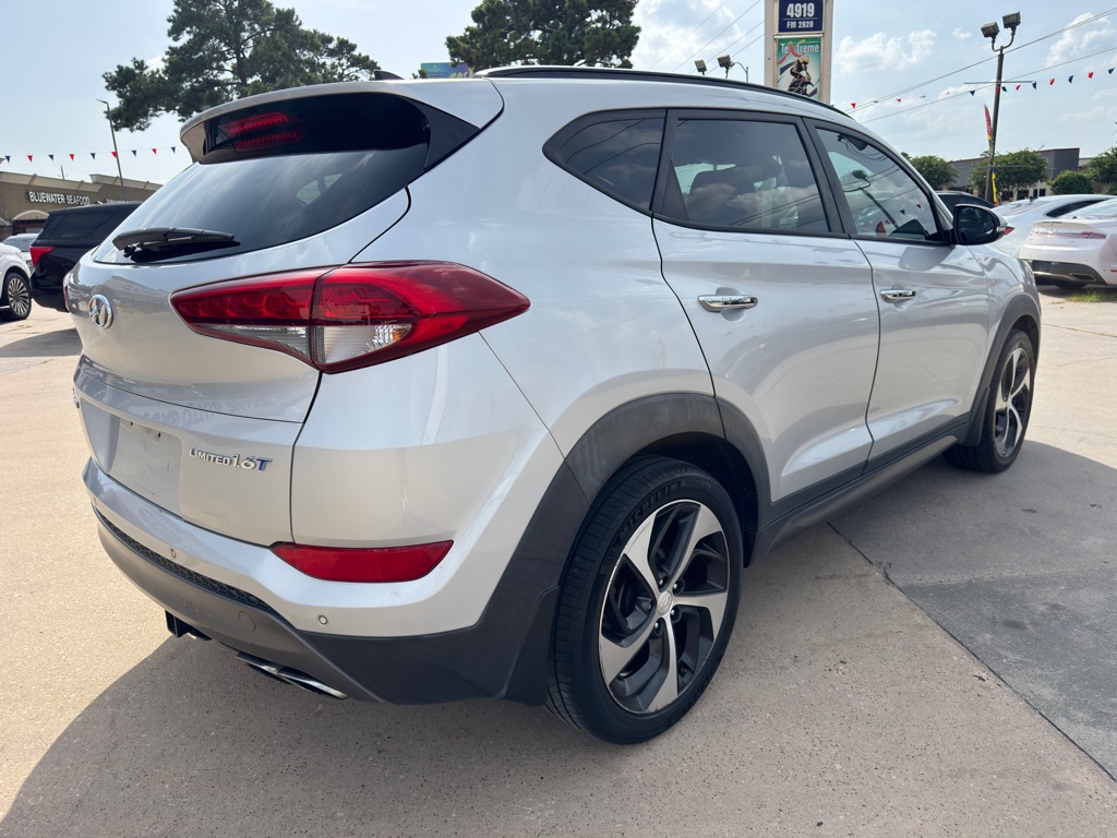 Photo 9 of this HYUNDAI TUCSON