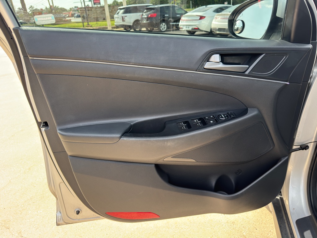 Photo 24 of this HYUNDAI TUCSON
