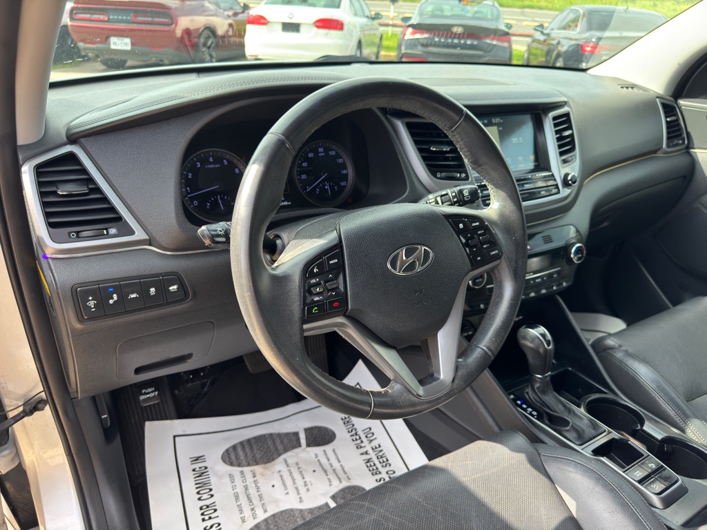 Photo 23 of this HYUNDAI TUCSON