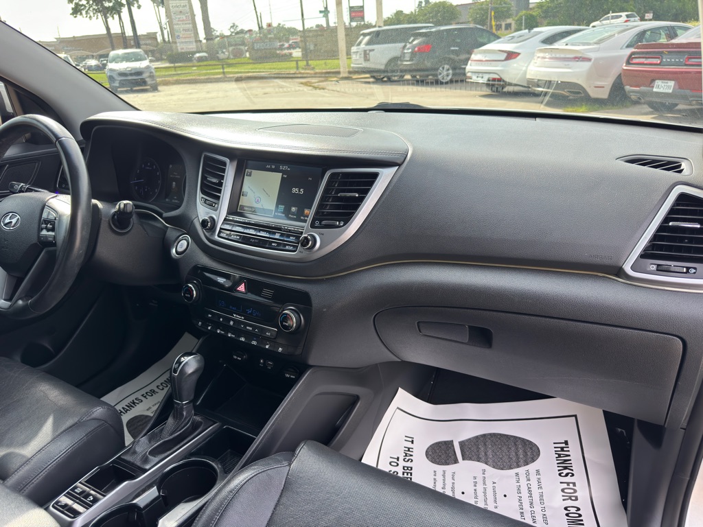 Photo 20 of this HYUNDAI TUCSON