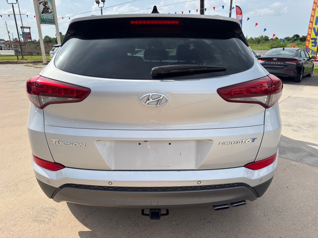 Photo 8 of this HYUNDAI TUCSON