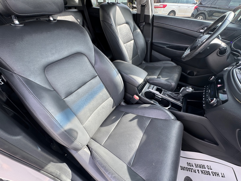 Photo 19 of this HYUNDAI TUCSON