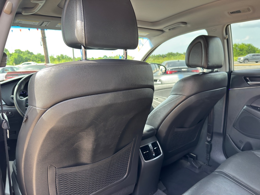 Photo 14 of this HYUNDAI TUCSON