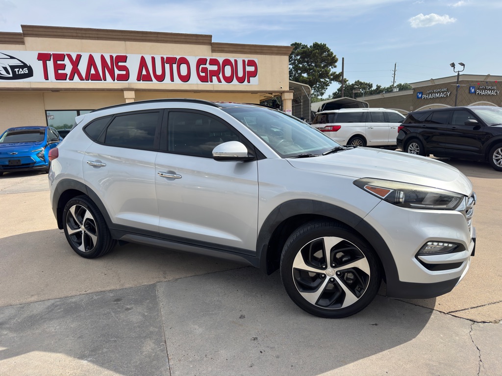 Photo 2 of this HYUNDAI TUCSON