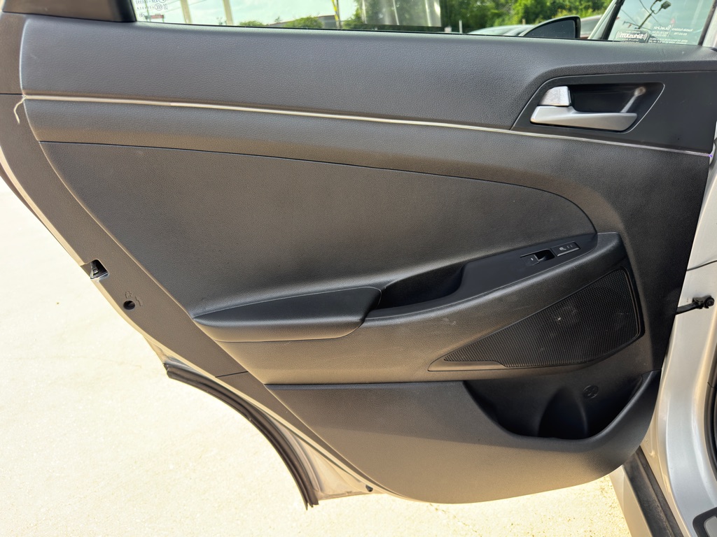 Photo 15 of this HYUNDAI TUCSON