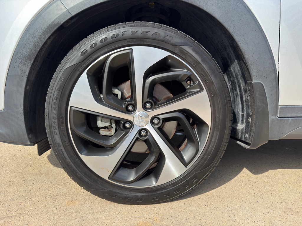 Photo 11 of this HYUNDAI TUCSON