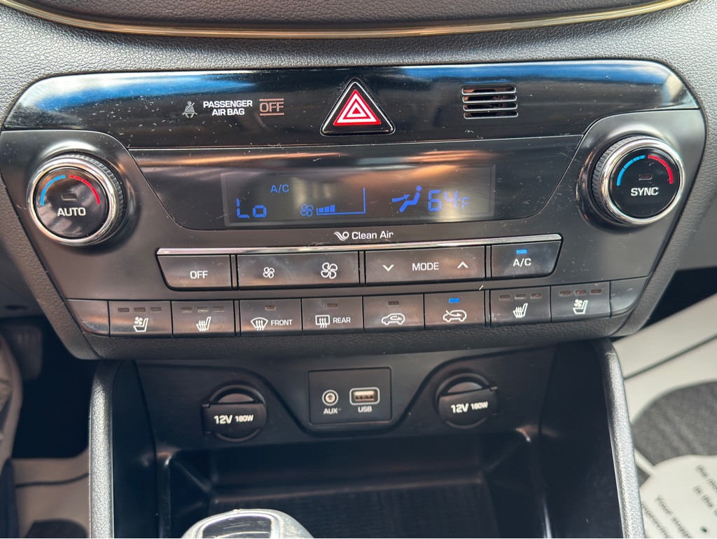Photo 30 of this HYUNDAI TUCSON