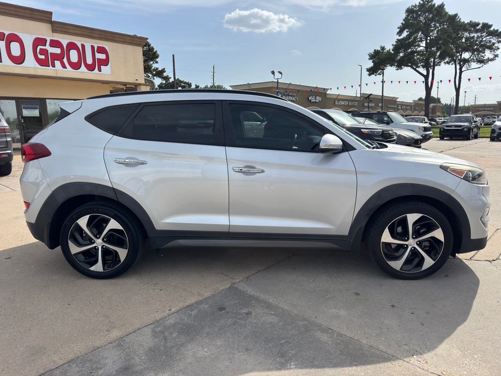 Photo 10 of this HYUNDAI TUCSON