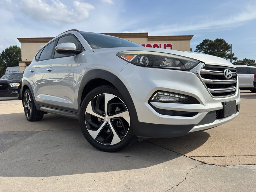 Photo 35 of this HYUNDAI TUCSON