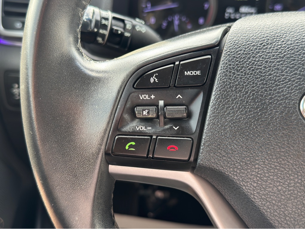Photo 33 of this HYUNDAI TUCSON