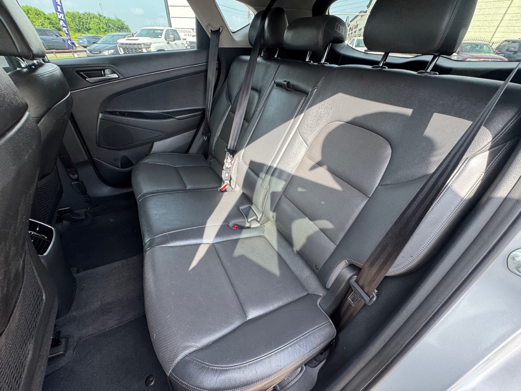 Photo 13 of this HYUNDAI TUCSON