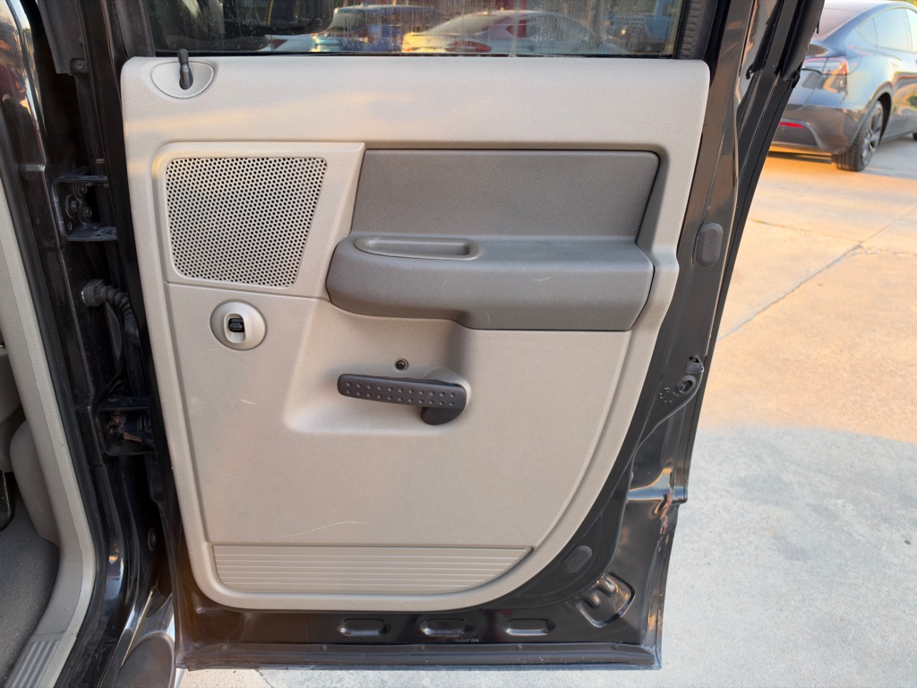 Photo 15 of this DODGE RAM 1500