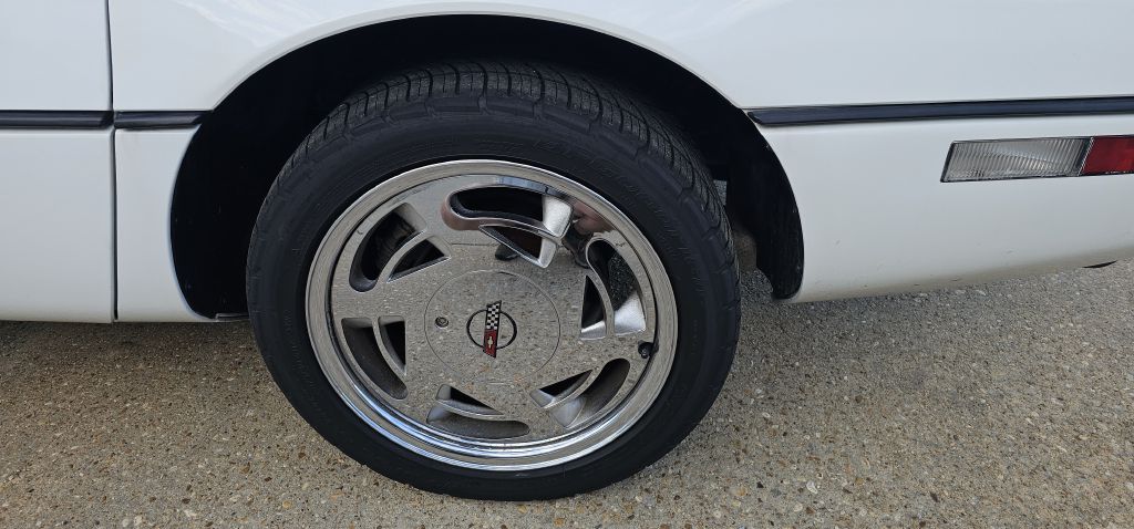 CHEVROLET CORVETTE 1989 CHEVROLET CORVETTE 1G1YY2183K5106694