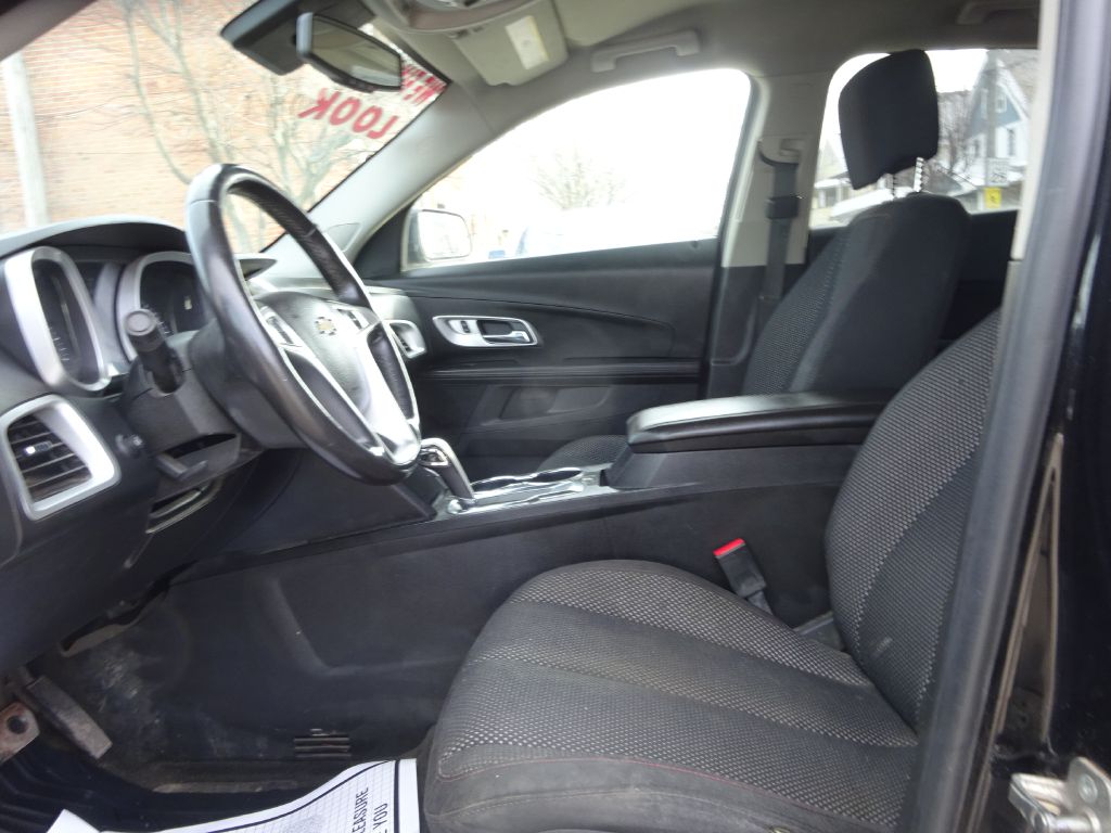 Photo 8 of this CHEVROLET EQUINOX