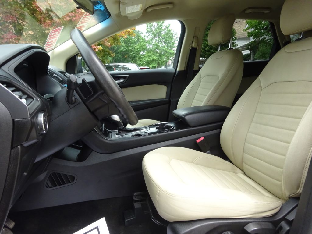 Photo 8 of this FORD EDGE