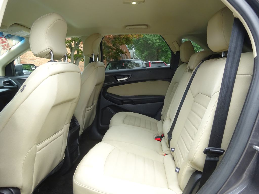 Photo 9 of this FORD EDGE