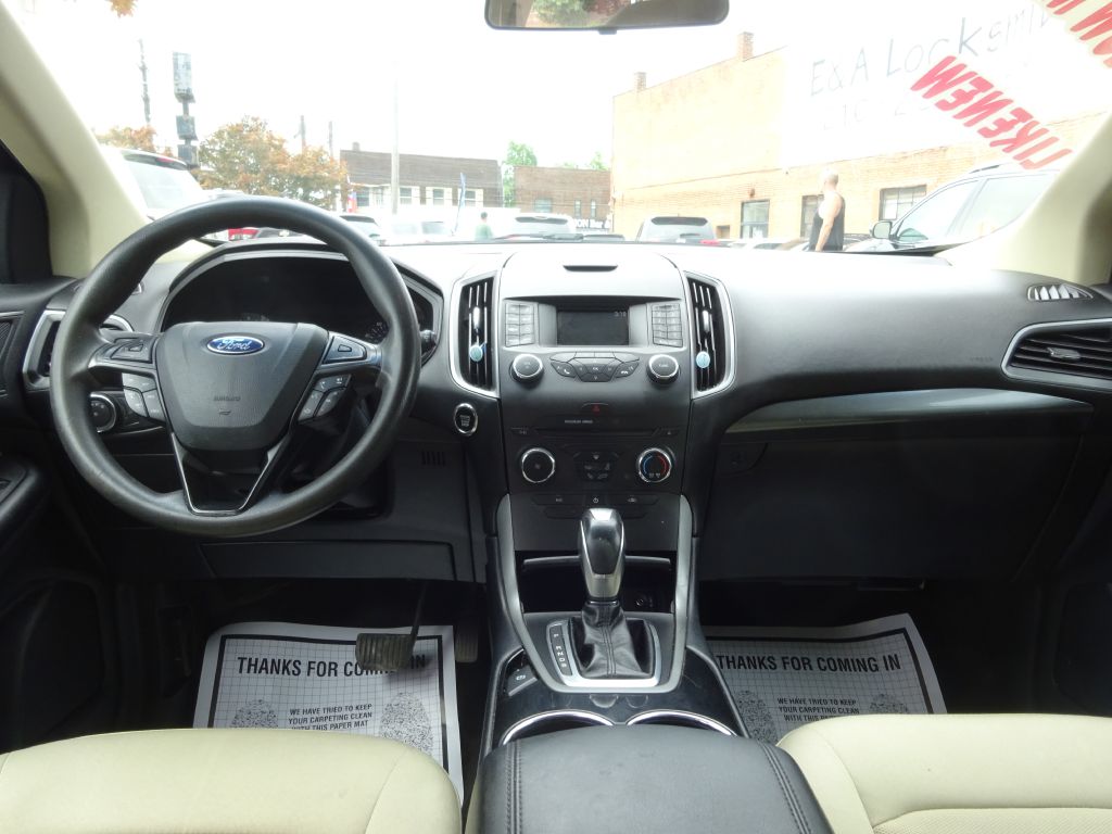 Photo 10 of this FORD EDGE