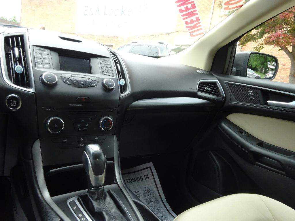 Photo 12 of this FORD EDGE
