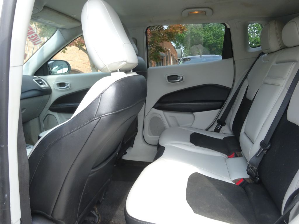 Photo 9 of this JEEP COMPASS