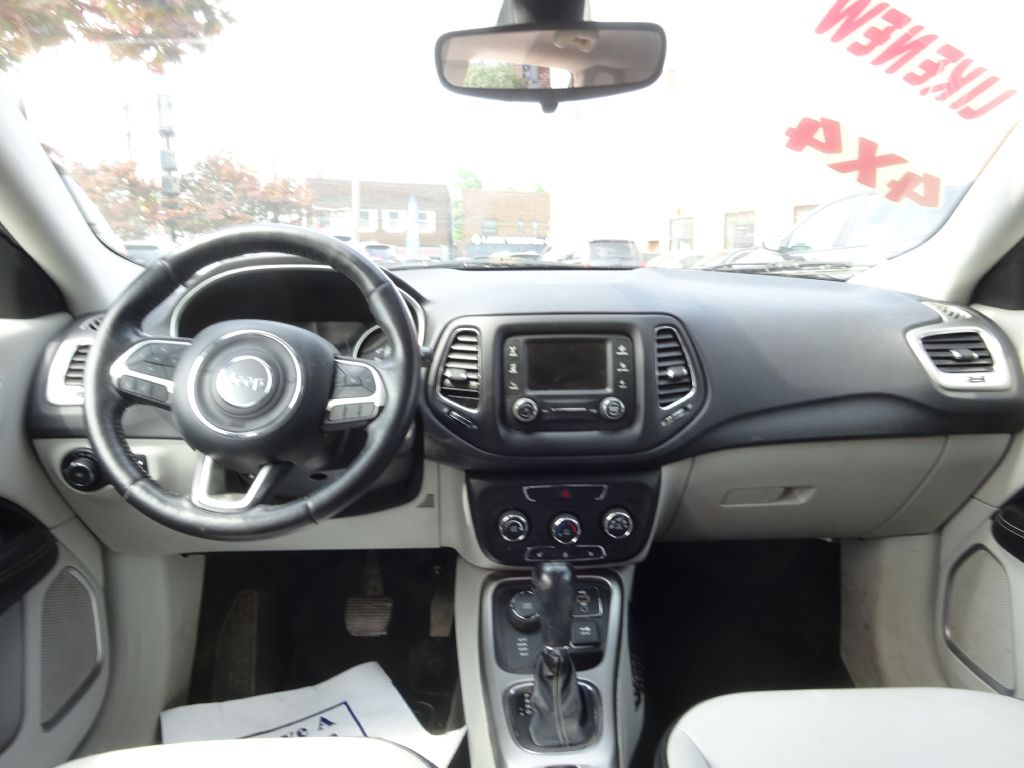 Photo 10 of this JEEP COMPASS