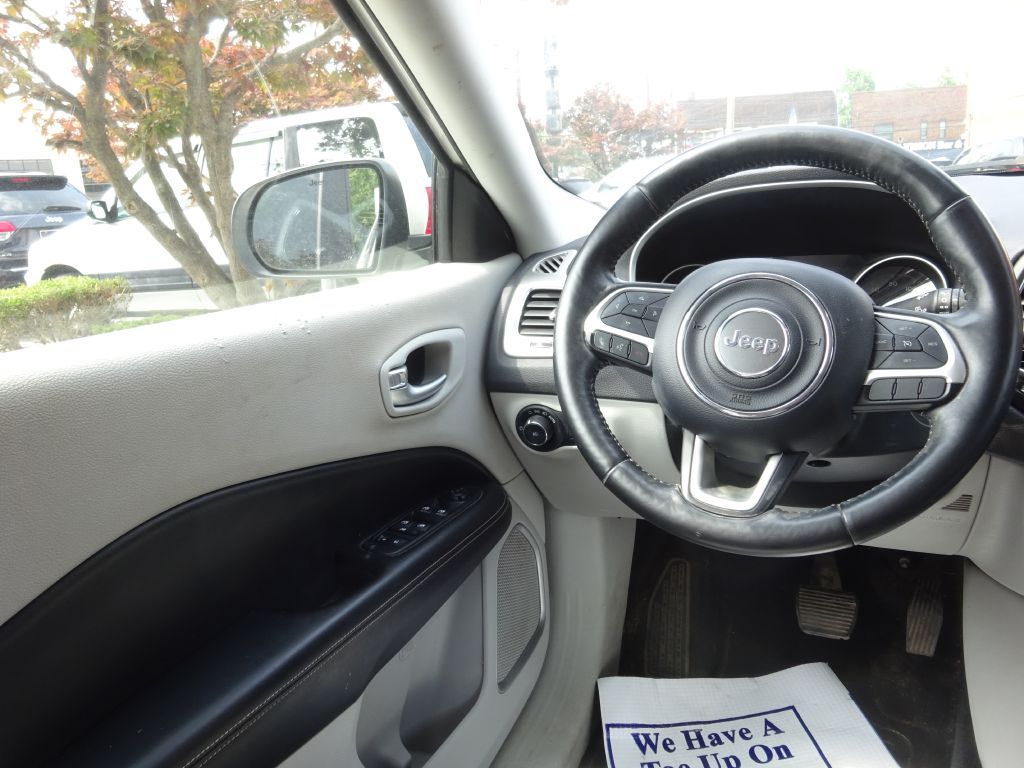 Photo 11 of this JEEP COMPASS