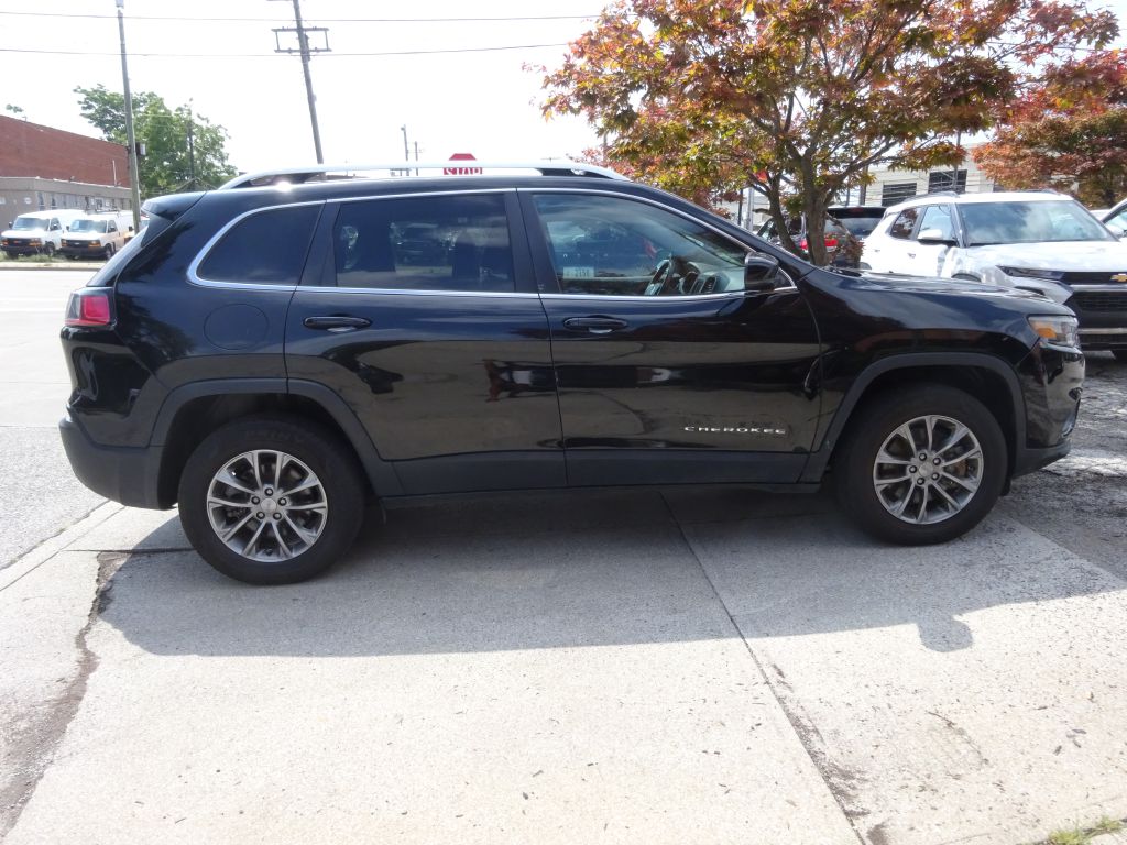 Photo 4 of this JEEP CHEROKEE