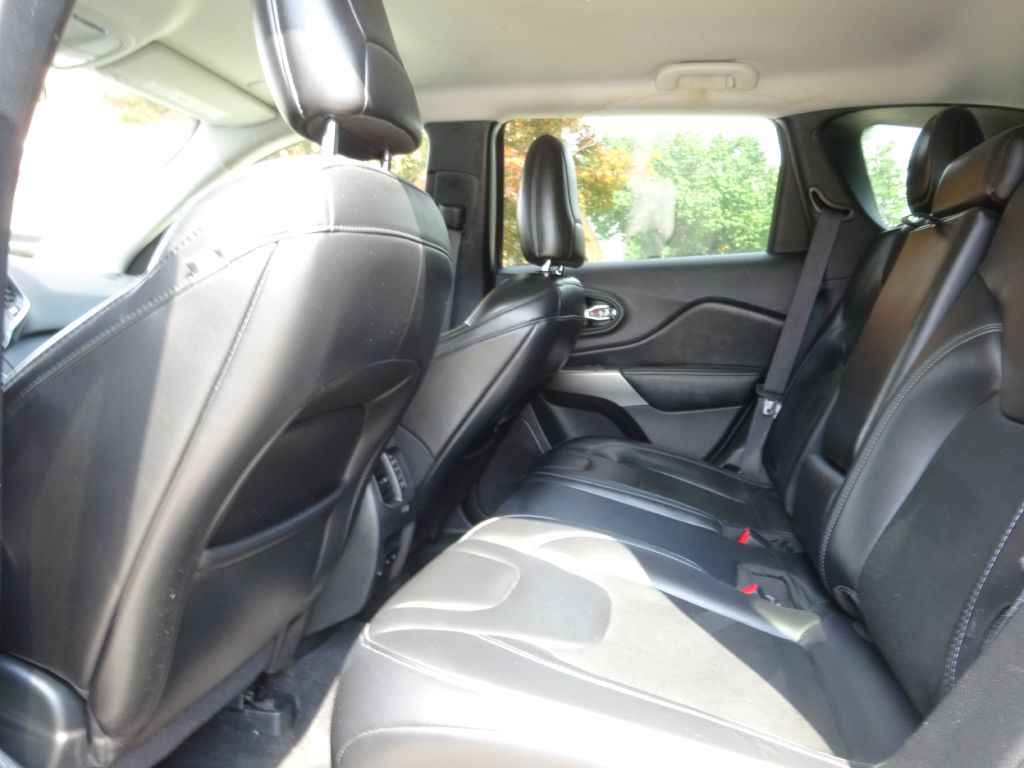 Photo 9 of this JEEP CHEROKEE