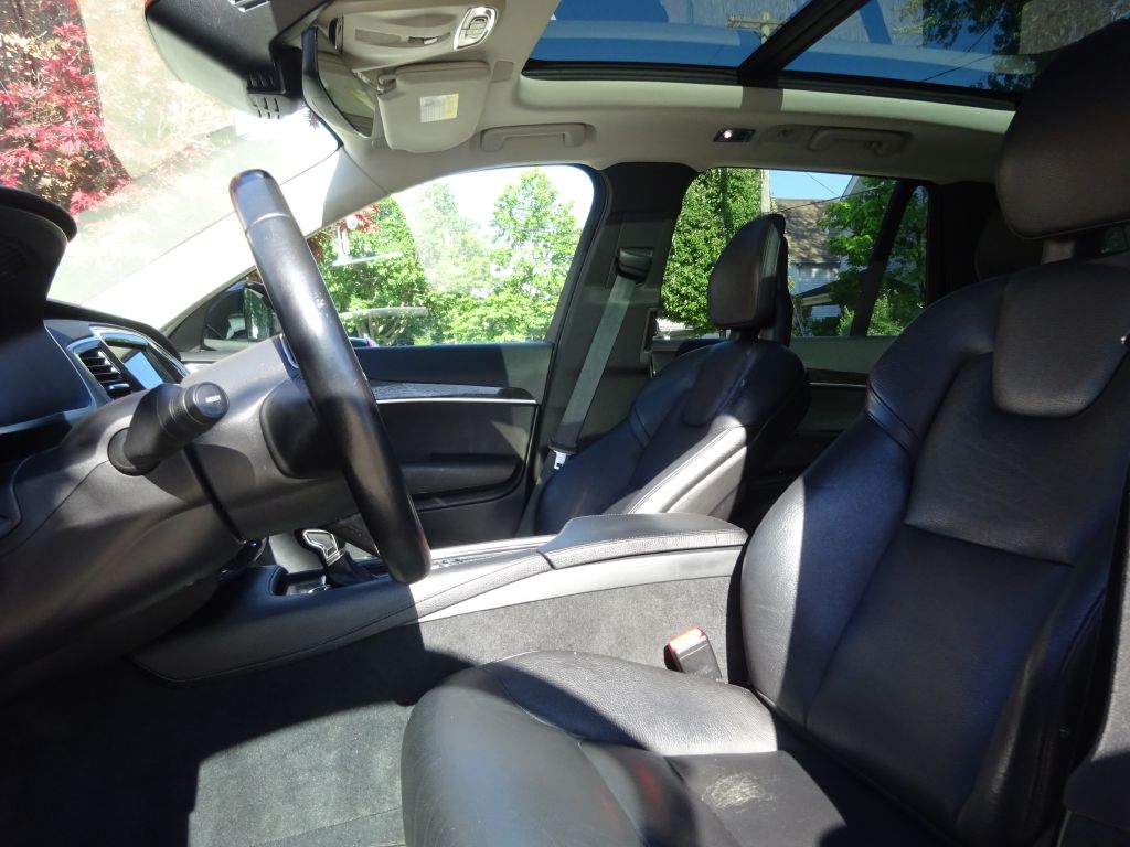Photo 8 of this VOLVO XC90