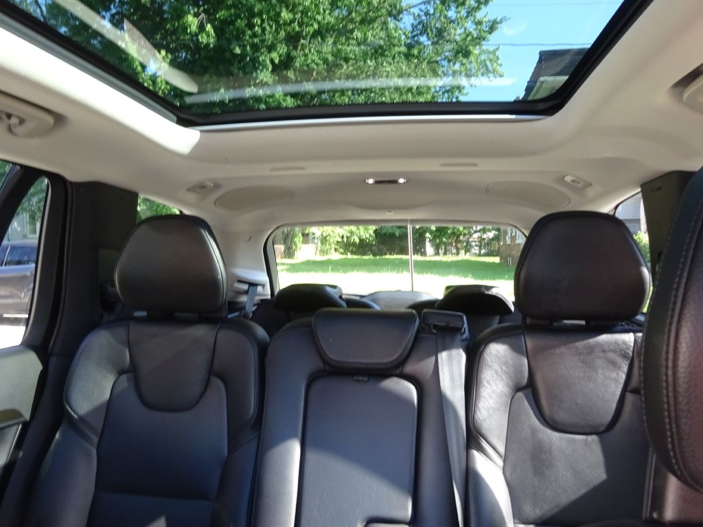 Photo 9 of this VOLVO XC90