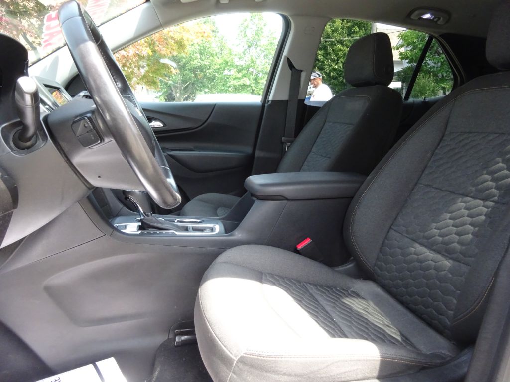 Photo 8 of this CHEVROLET EQUINOX