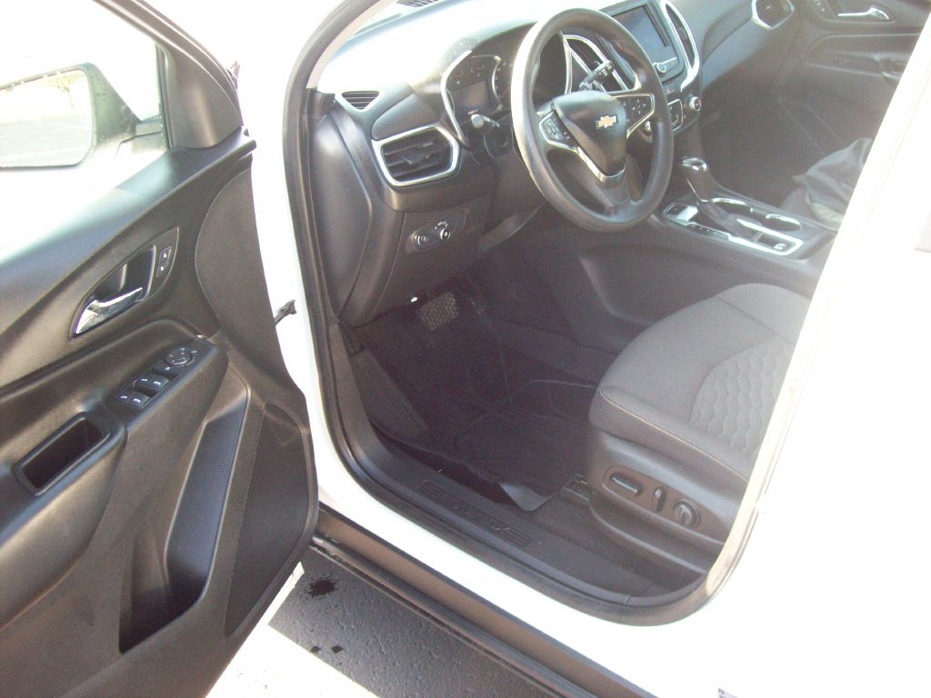 Photo 9 of this CHEVROLET EQUINOX
