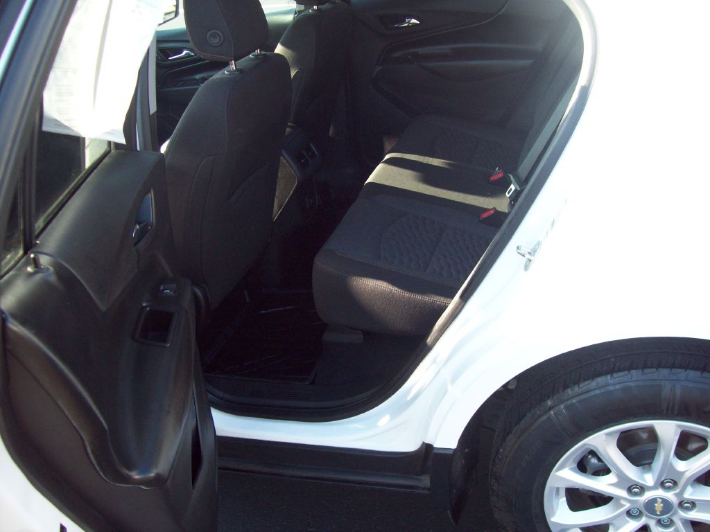 Photo 10 of this CHEVROLET EQUINOX