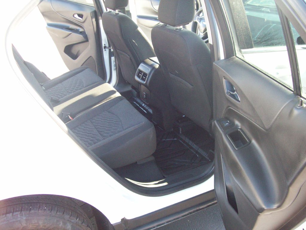 Photo 13 of this CHEVROLET EQUINOX
