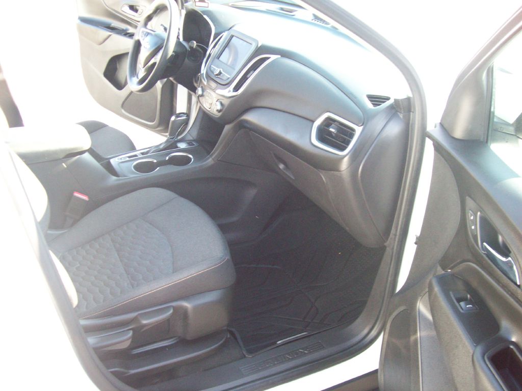 Photo 14 of this CHEVROLET EQUINOX