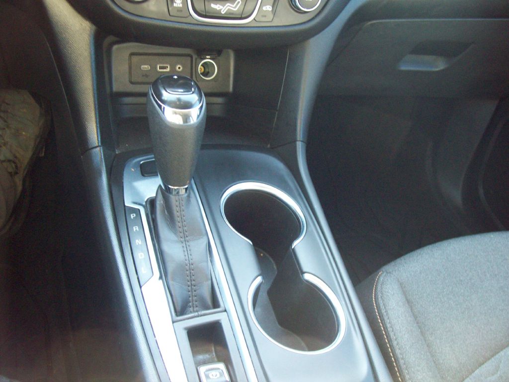 Photo 17 of this CHEVROLET EQUINOX