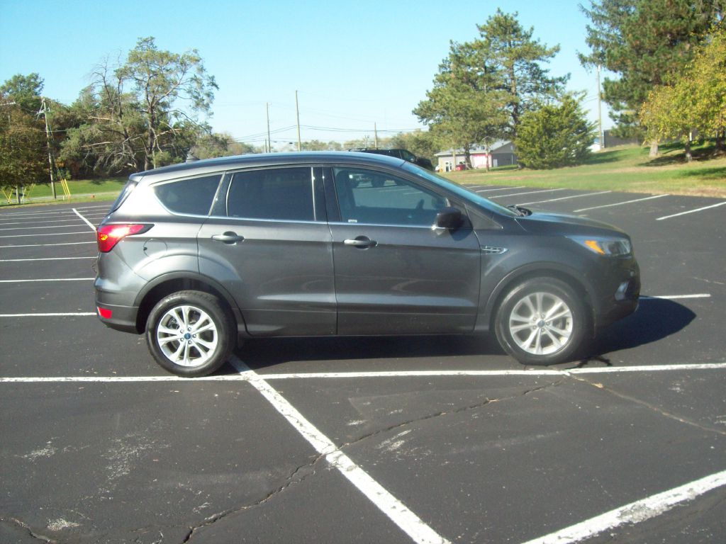 Photo 4 of this FORD ESCAPE