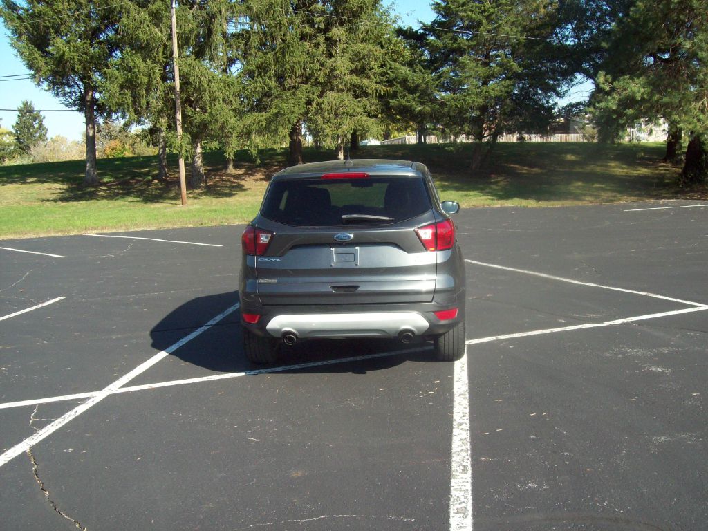 Photo 6 of this FORD ESCAPE