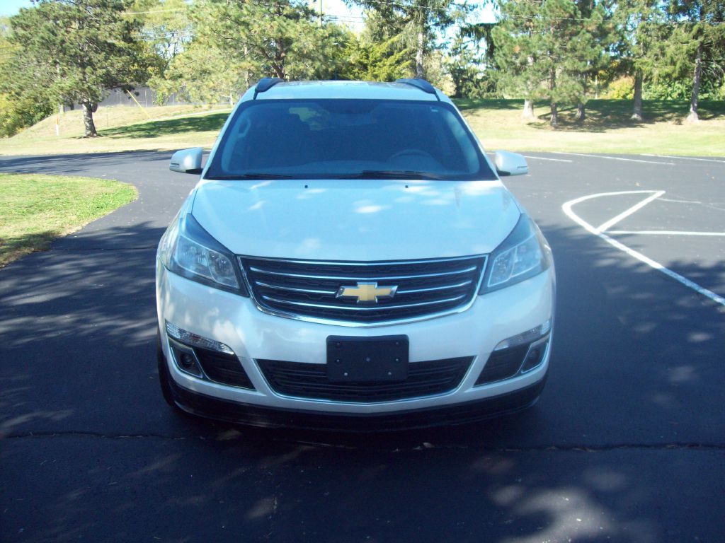 Photo 2 of this CHEVROLET TRAVERSE