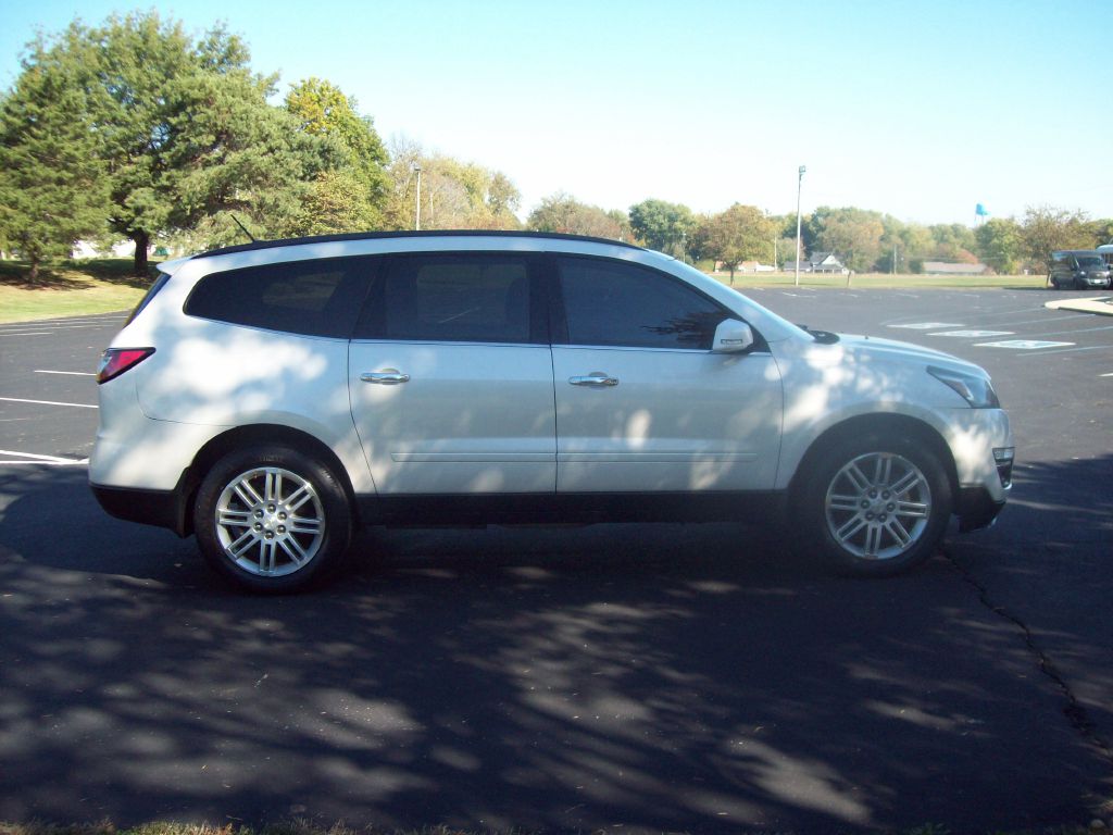 Photo 4 of this CHEVROLET TRAVERSE