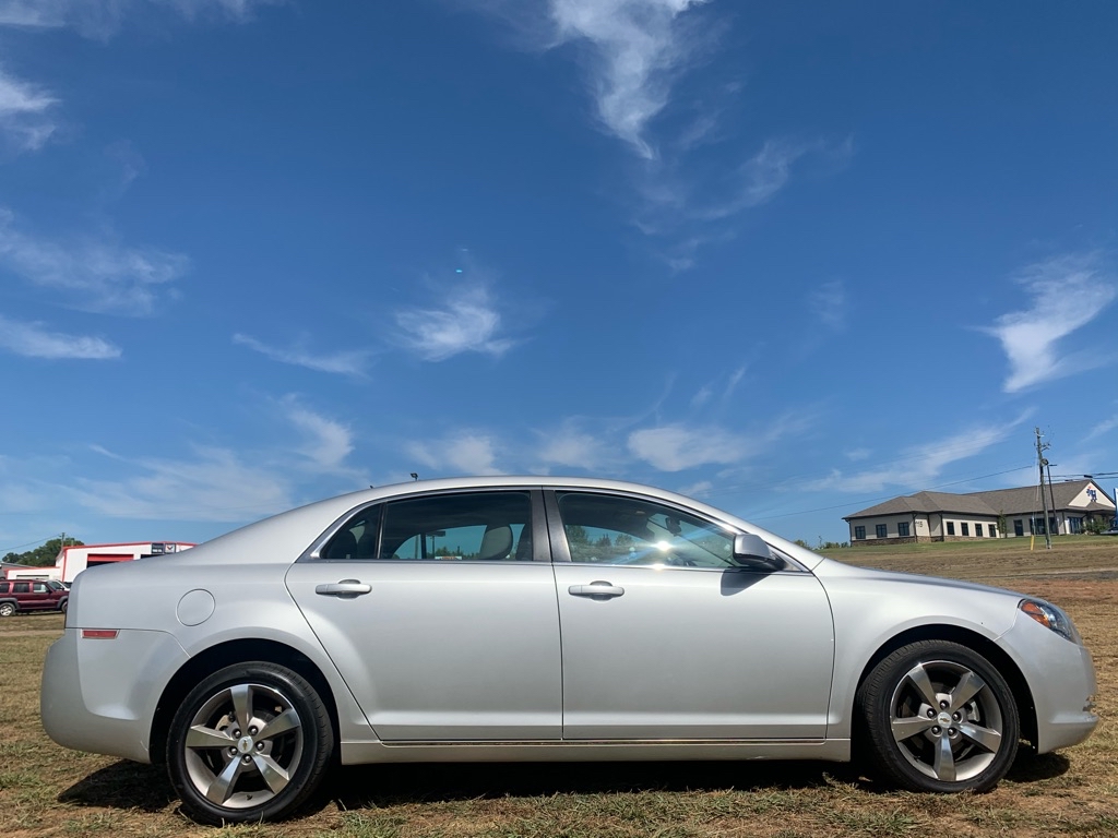 Photo 6 of this CHEVROLET MALIBU