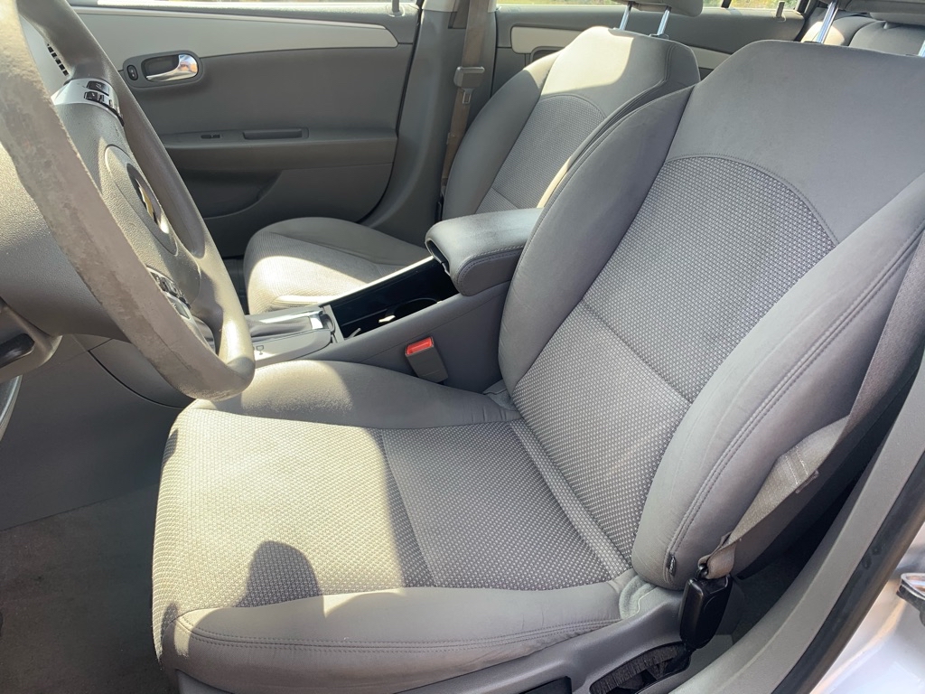 Photo 15 of this CHEVROLET MALIBU